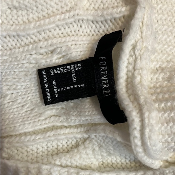 White Cable Knit Sweater Vest - Picture 3 of 3